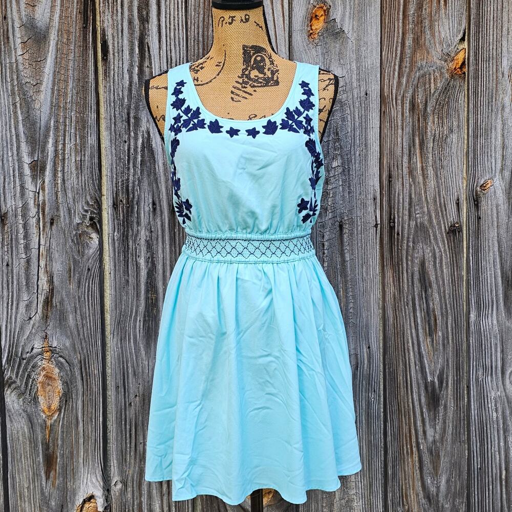 Embroidered Dress Size S Fit Flare Sleeveless Keyhole Back Light Blue